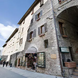 Properzio 2*, Asís Italia